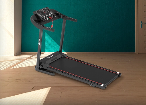 Mulher na bicicleta com seu rosto direcionado para baixo